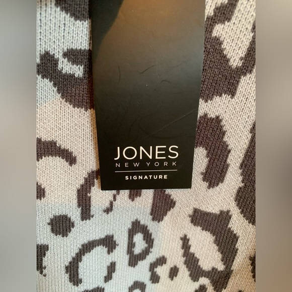 NWT Jones New York boxy turtleneck sweater. Size S. Gray animal print. - Picture 5 of 6